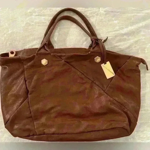Marc By Marc Jacobs Handbags - Marc by Marc Jacobs Leather Travel Bag ROOMY & EXCELLENT CONDITION!
